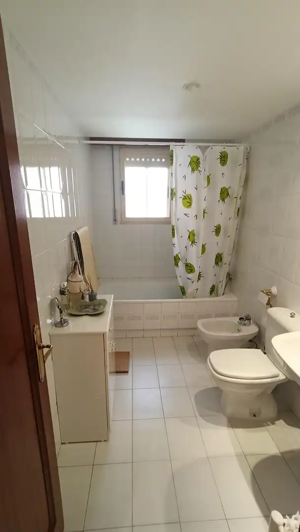 Baño de Piso en venta en Burgos con Calefacción, Terraza y Trastero