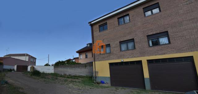 Casa-chalet en Venta en Plaza Mayor en Villazala