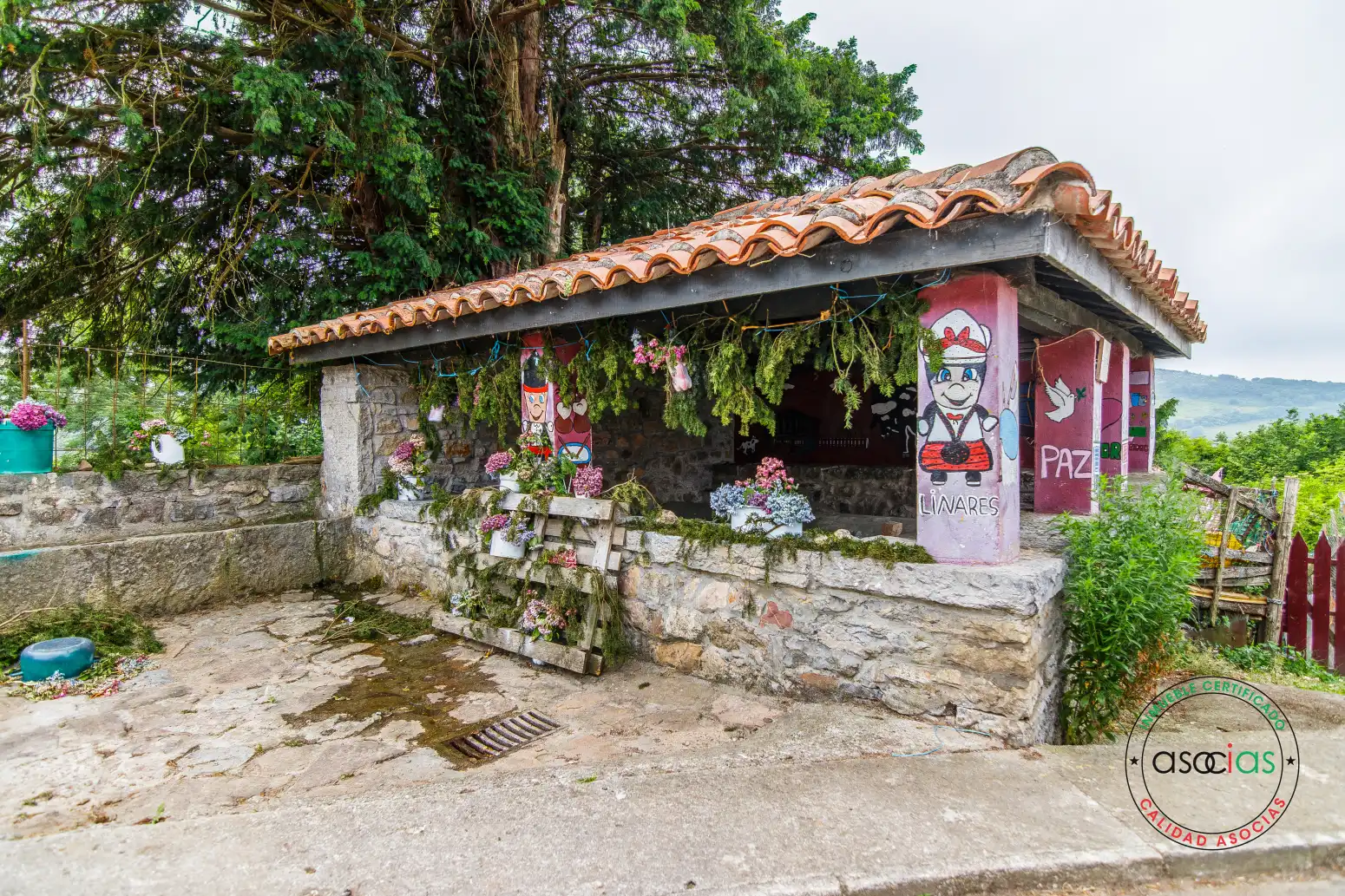 Vista exterior de Casa adosada en venta en Proaza con Calefacción y Trastero