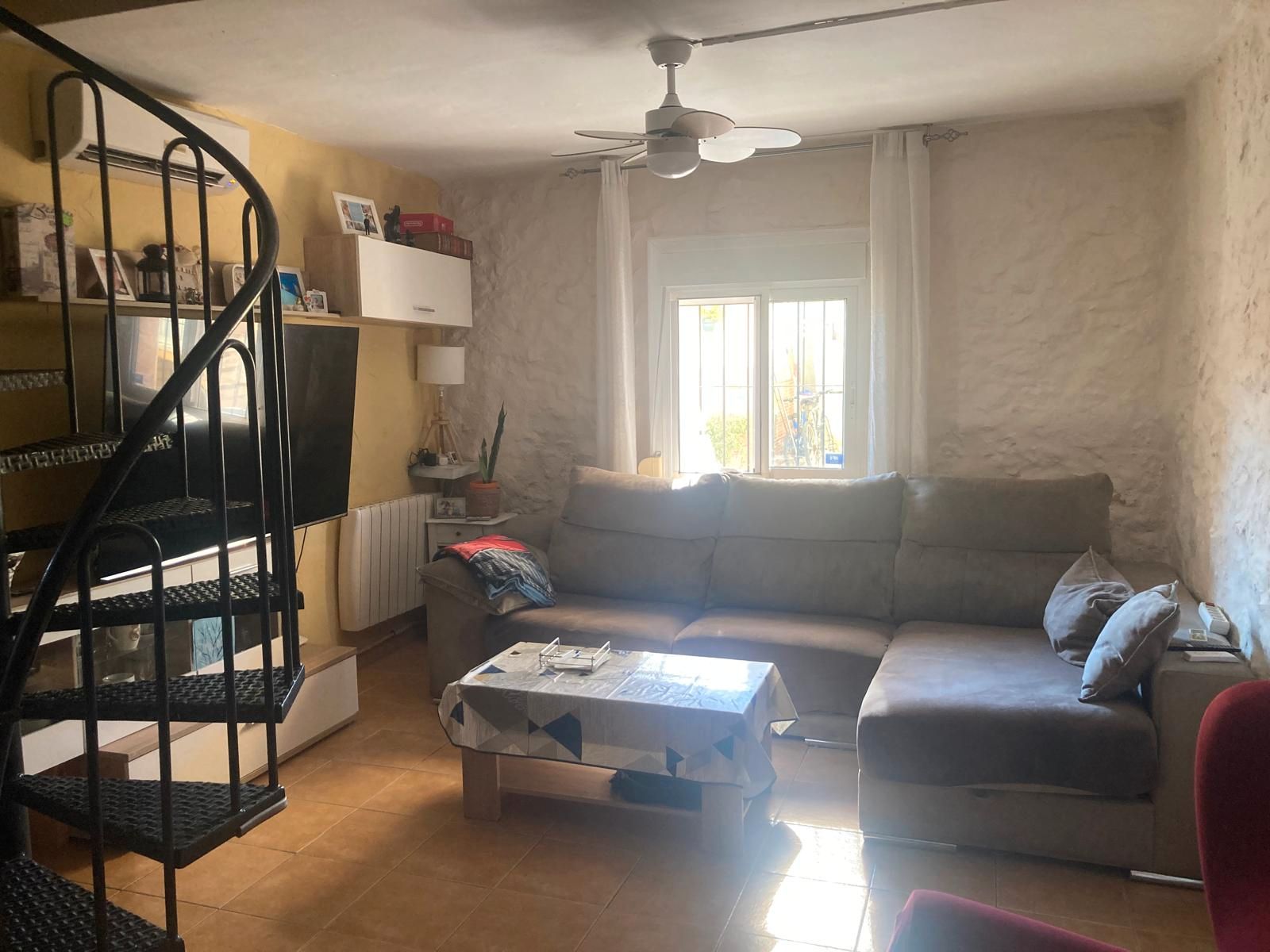 Sala d'estar de Casa adosada en venda en Villena amb Aire condicionat, Calefacció i Jardí privat