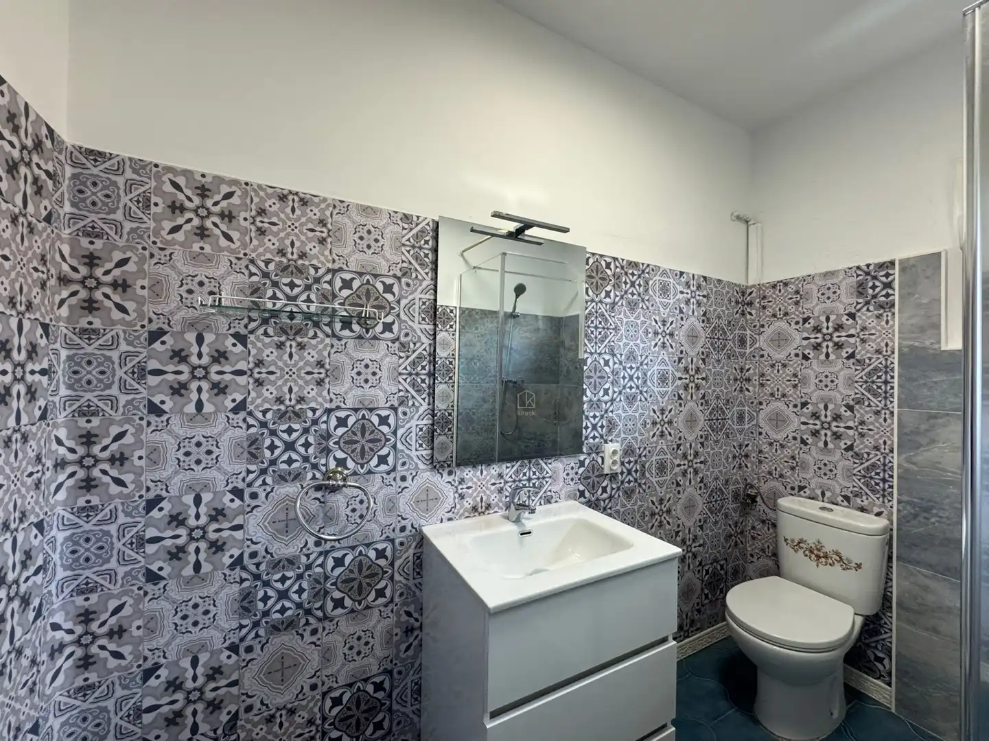 Bathroom of Flat for sale in Aller  with Storage room