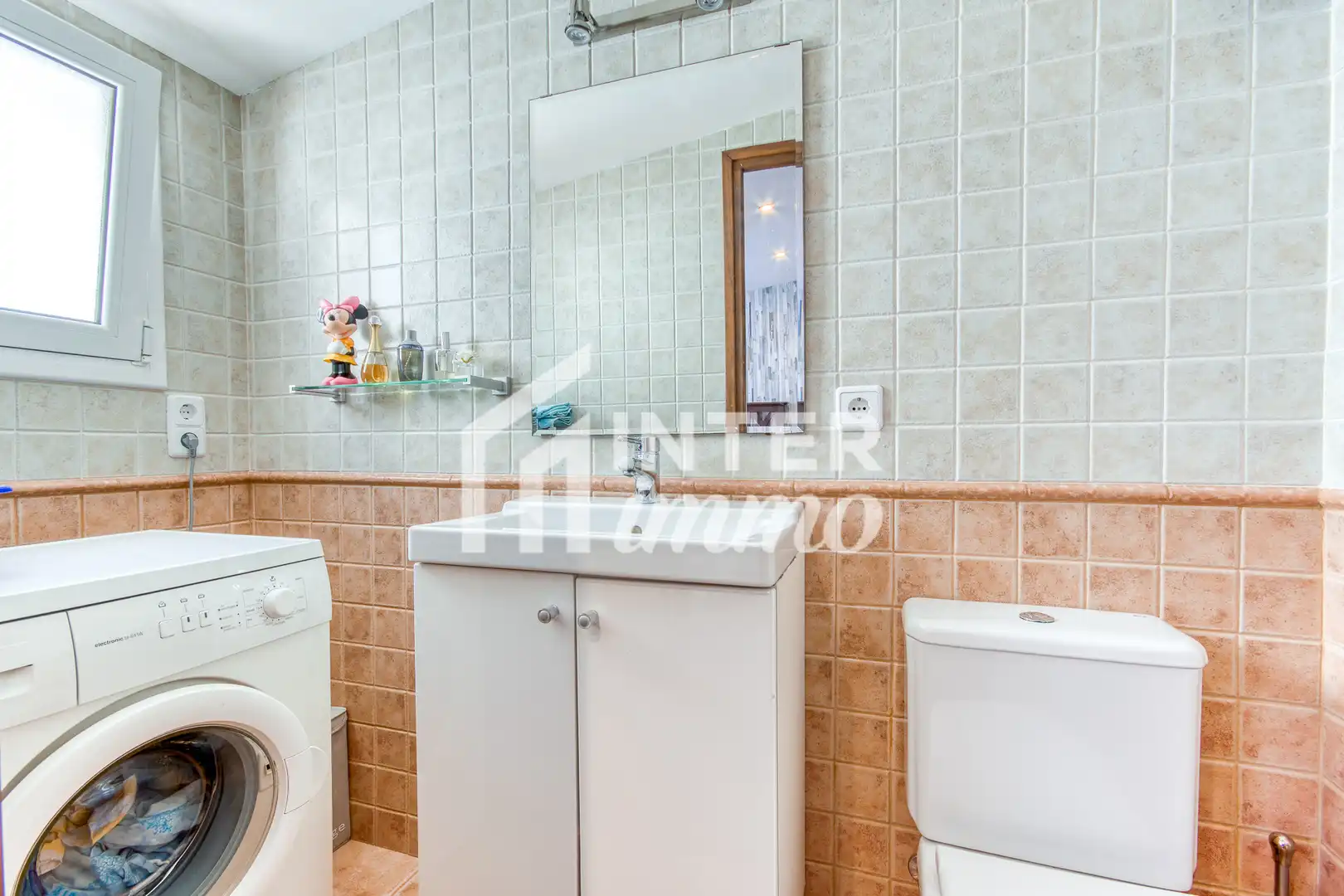 Bathroom of Houses for sale in Garrigàs, Girona