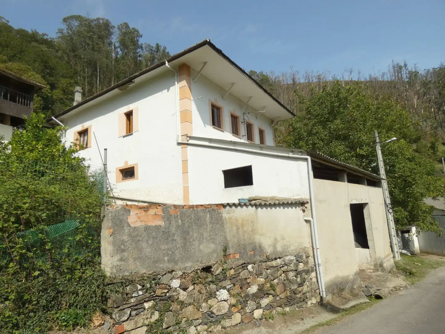 Vista exterior de Casa o xalet en venda en Valdés - Luarca amb Calefacció