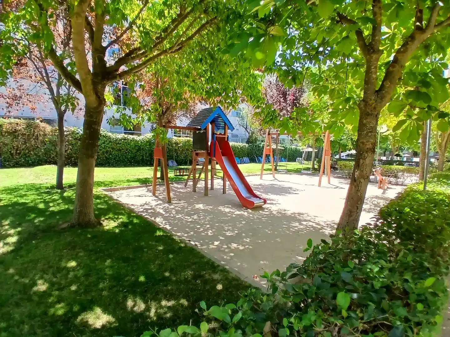 Vista exterior de Pis en venda en Pozuelo de Alarcón amb Aire condicionat i Piscina