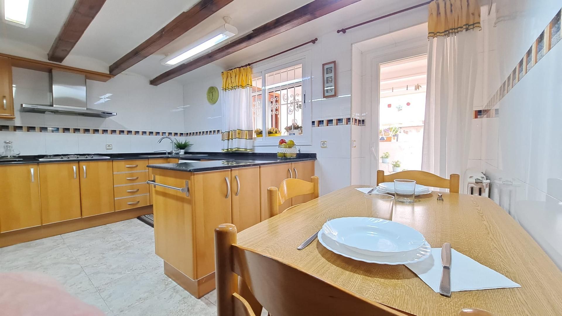 Cuina de Casa adosada en venda en Sant Sadurní d'Anoia amb Jardí privat, Terrassa i Traster