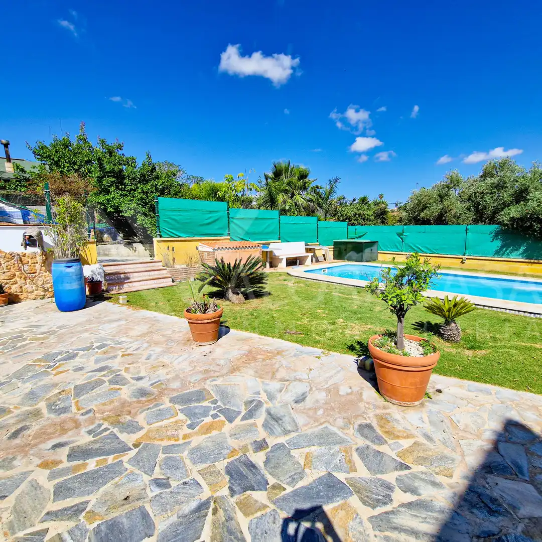 Jardí de Casa o xalet en venda en Alhaurín de la Torre amb Aire condicionat, Jardí privat i Terrassa