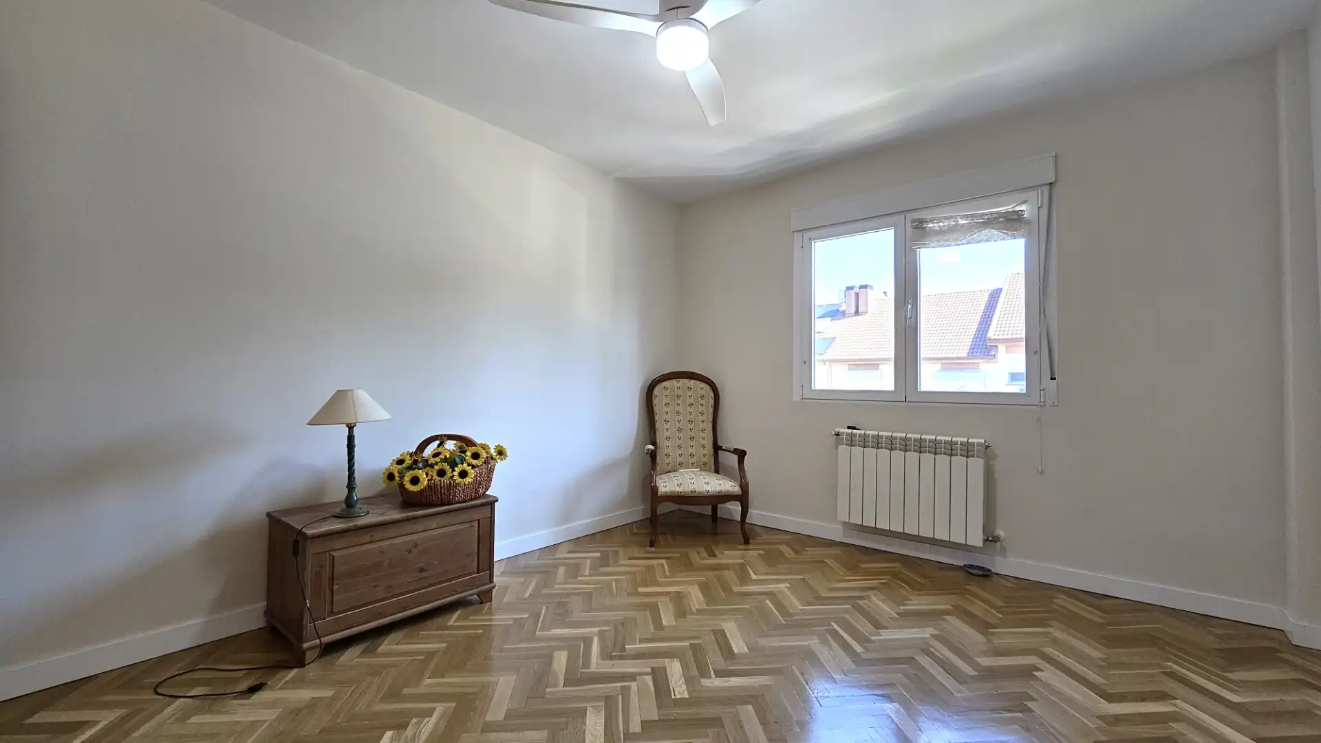 Dormitori de Casa adosada en venda en Las Rozas de Madrid amb Calefacció, Jardí privat i Parquet