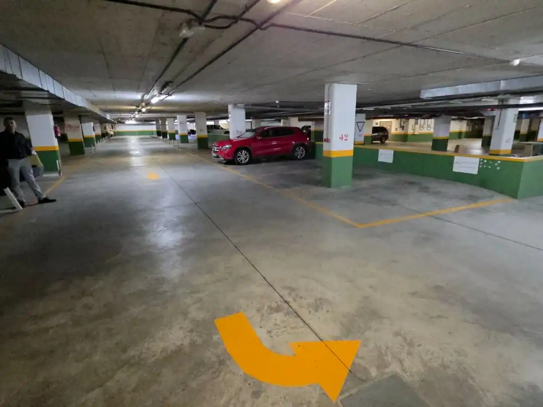 Parkplatz von Garage zur Miete in Alcalá de Henares mit Alarm