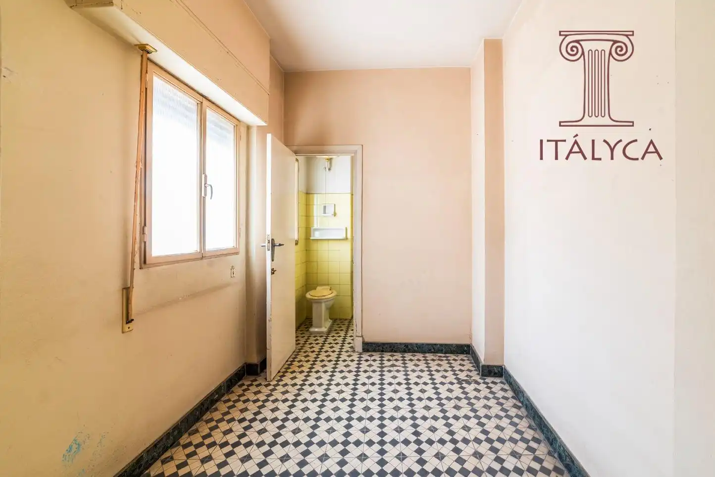 Baño de Piso en venta en Sevilla con Terraza y Trastero