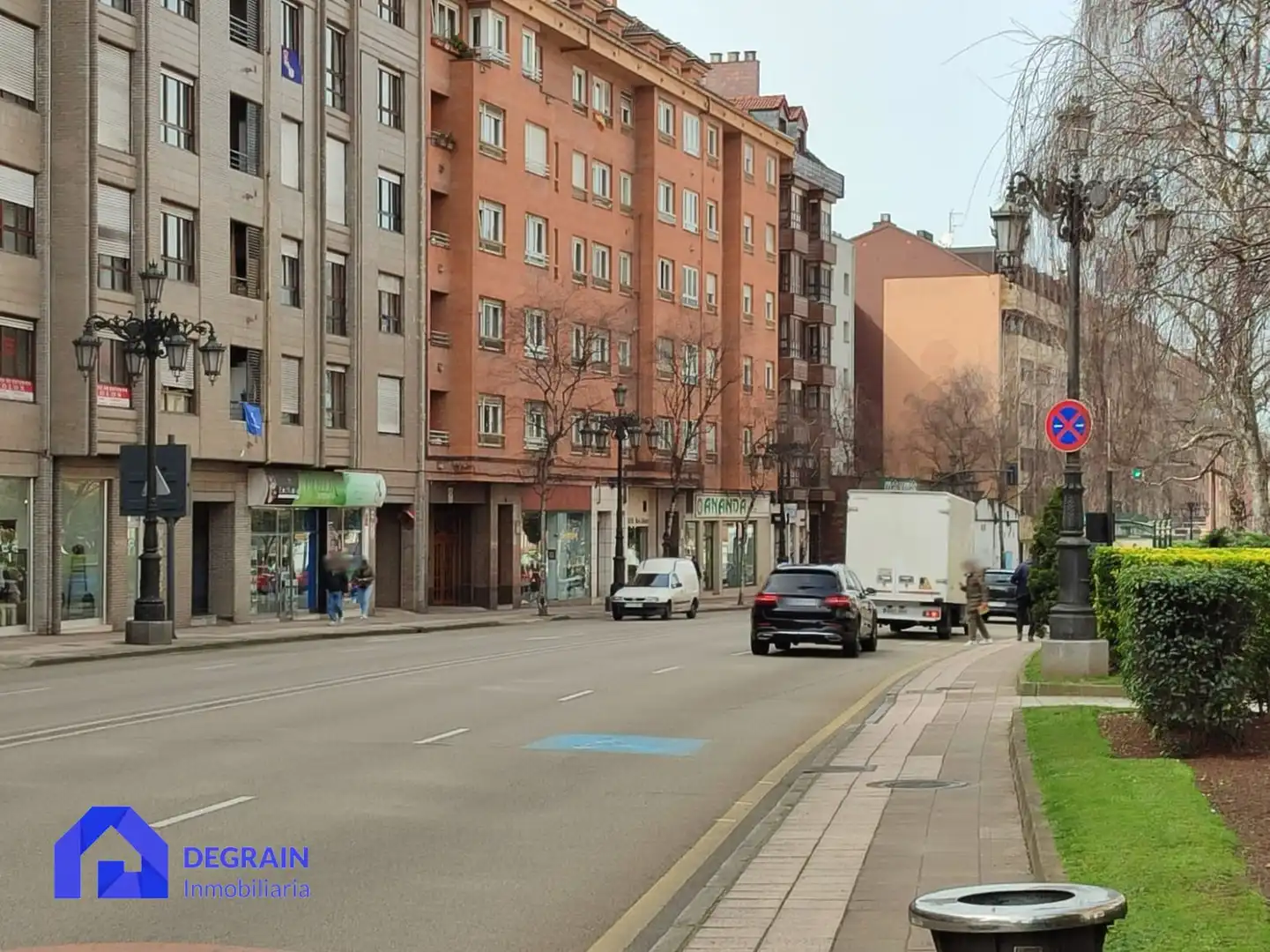 Außenansicht von Wohnung zum Verkauf in Oviedo  mit Abstellraum