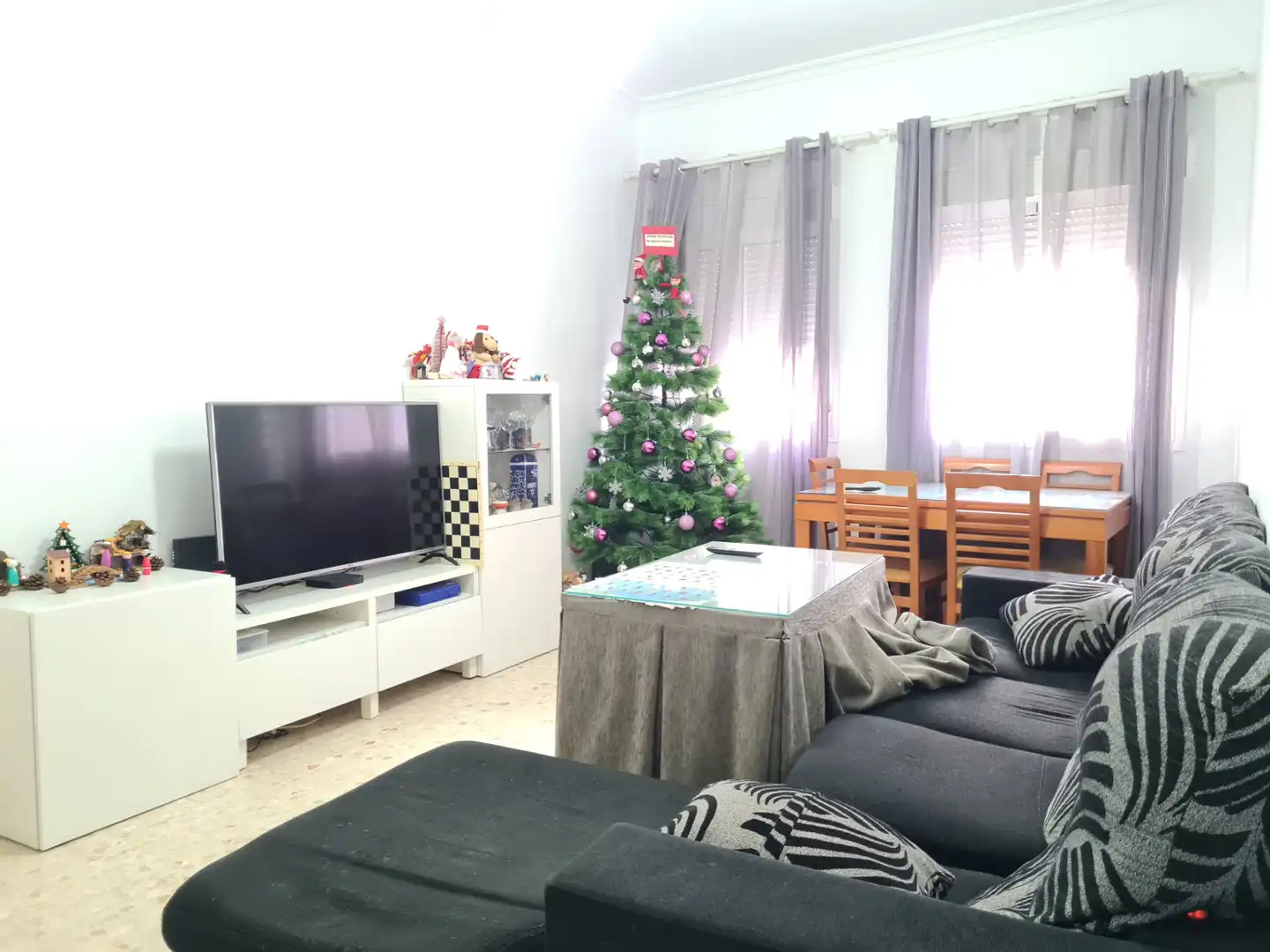 Living room of Detached homes for sale in Sevilla  with Air Conditioner, Terrace and Balcony