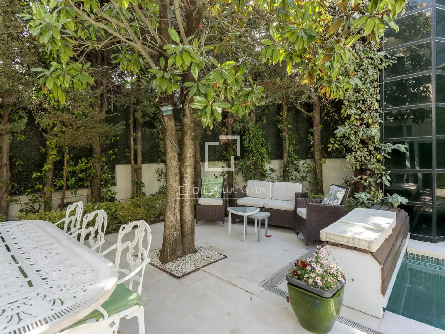 Jardí de Casa o xalet en venda en Madrid amb Aire condicionat, Calefacció i Moblat