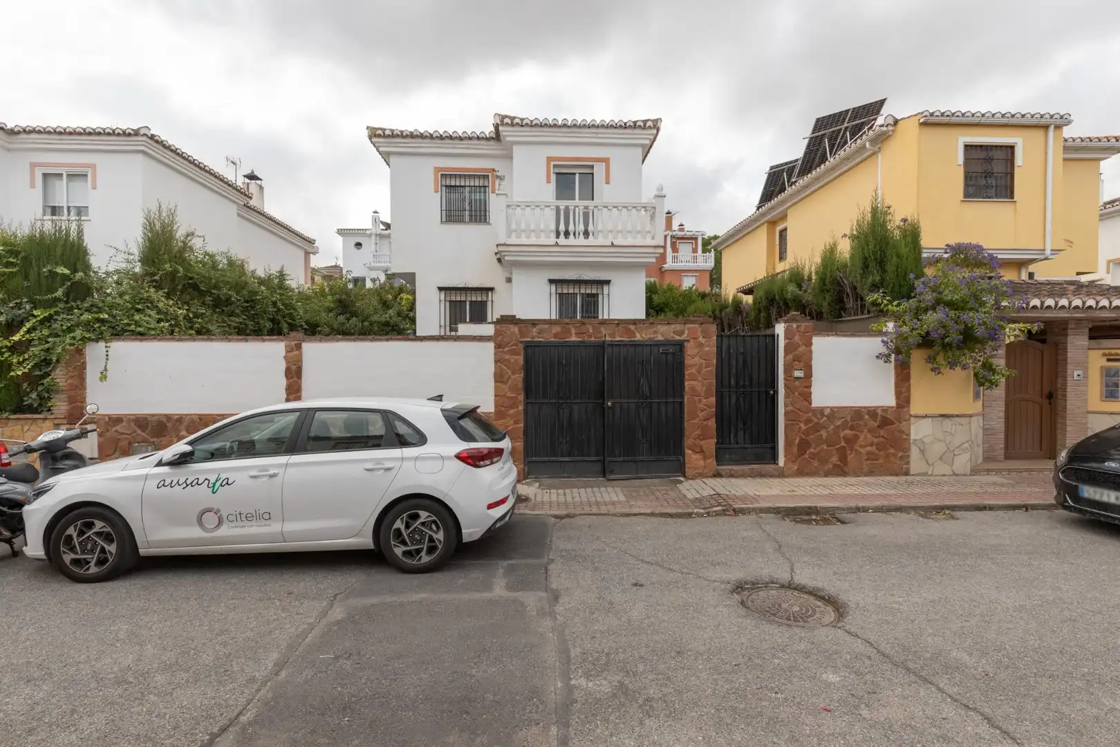 Vista exterior de Casa o chalet en venta en Altos de la Zubia