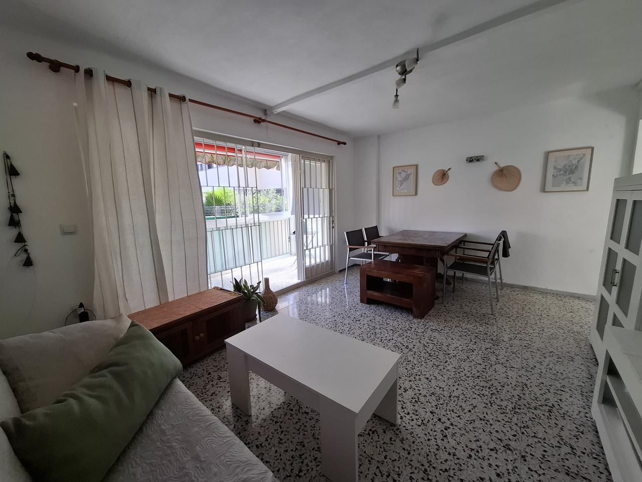 Sala d'estar de Planta baixa en venda en Alicante / Alacant amb Aire condicionat, Terrassa i Moblat