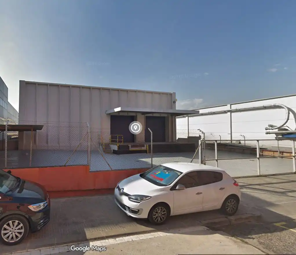 Vista exterior de Nave industrial de alquiler en Centre