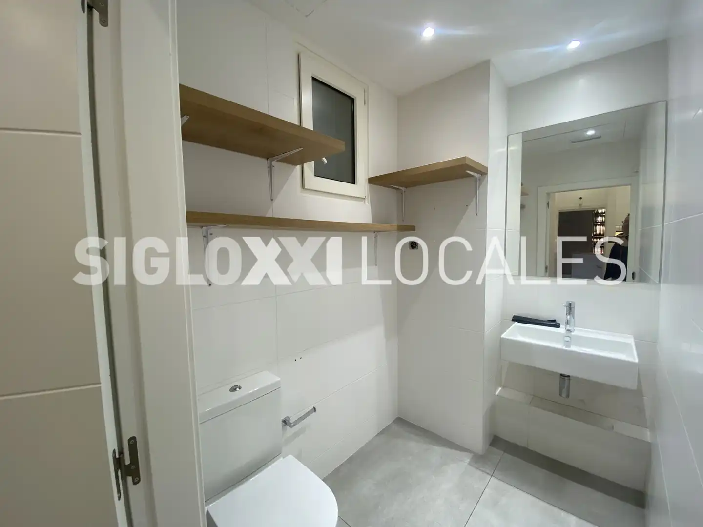 Bany de Local de lloguer en Barcelona amb Aire condicionat