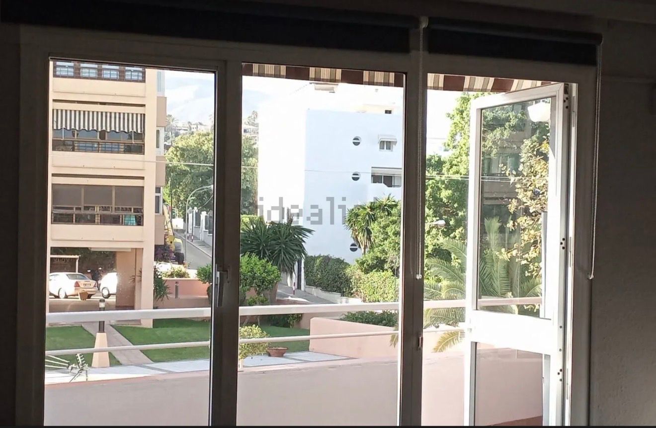 Vista exterior de Pis de lloguer en Torremolinos amb Aire condicionat, Calefacció i Moblat