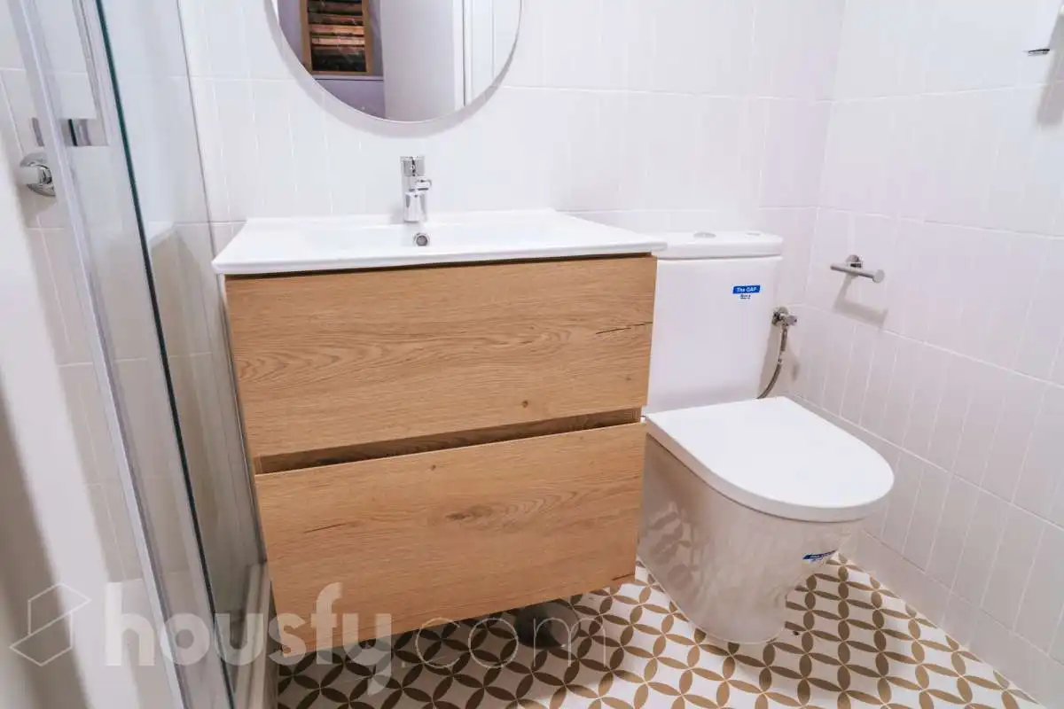 Baño de Estudio de alquiler en Madrid con Amueblado