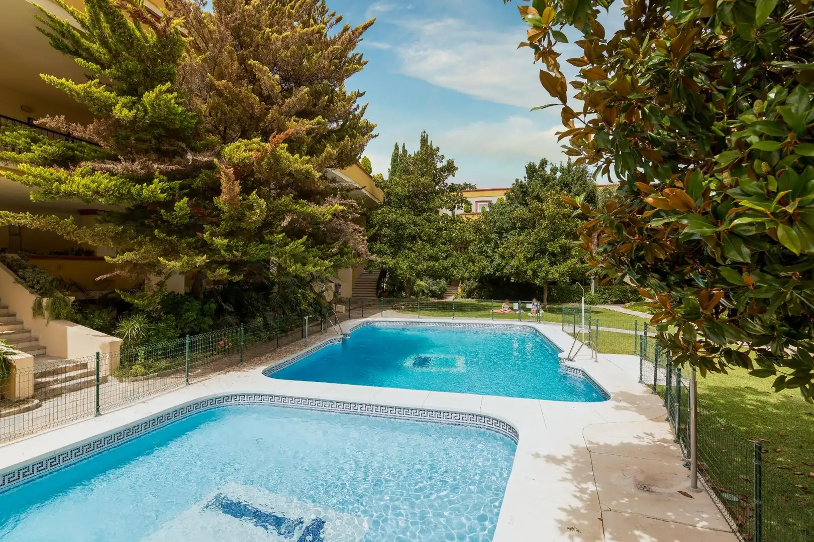 Swimming pool of Flat for sale in Marbella  with Air Conditioner, Heating and Private garden