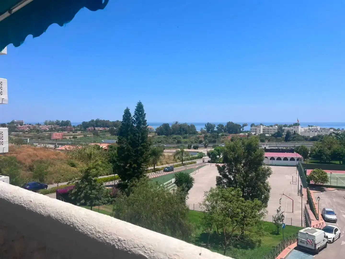 Vista exterior de Pis en venda en Estepona amb Aire condicionat, Parquet i Piscina