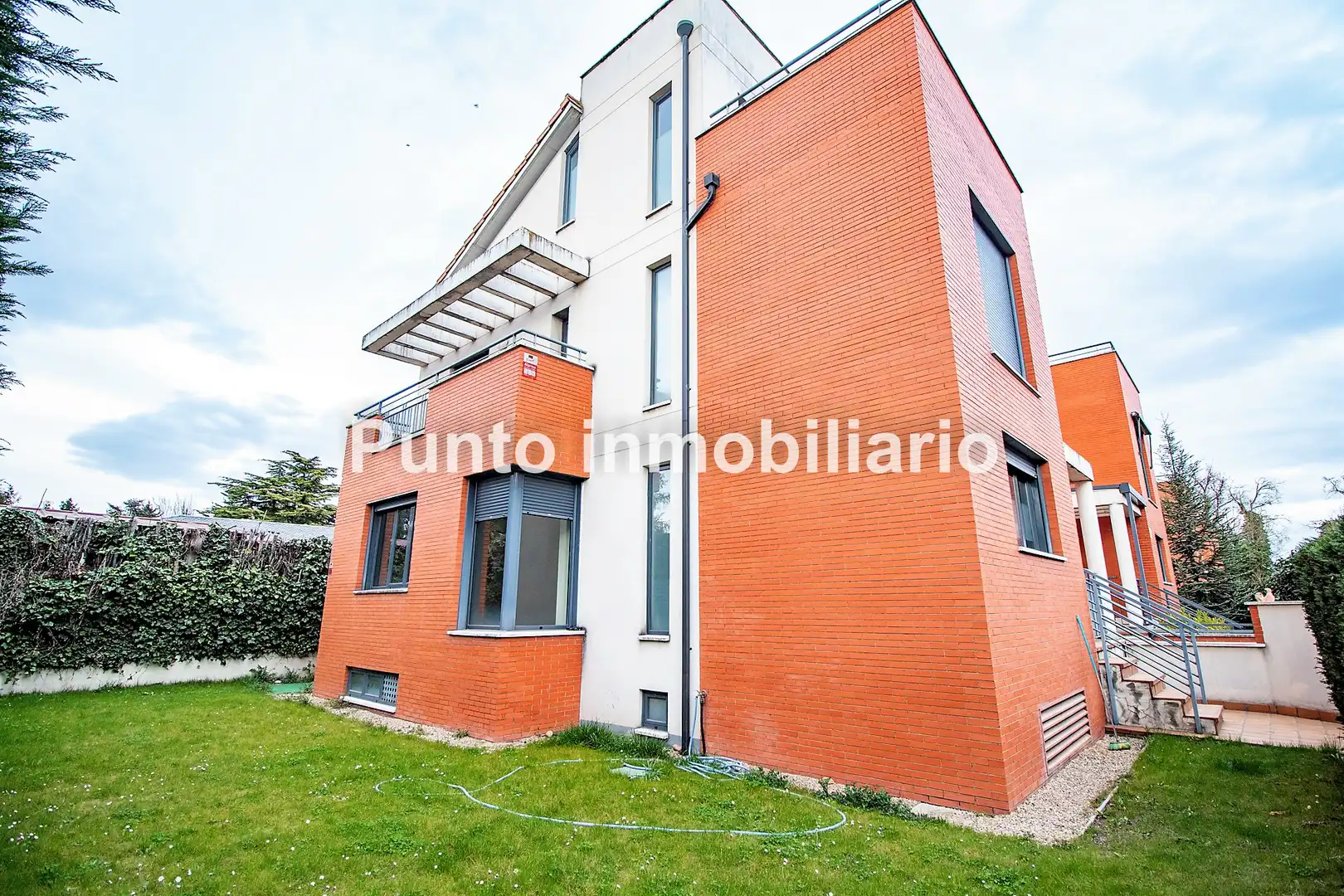Exterior view of Houses for sale in Valladolid  with Heating, Private garden and Parquet flooring