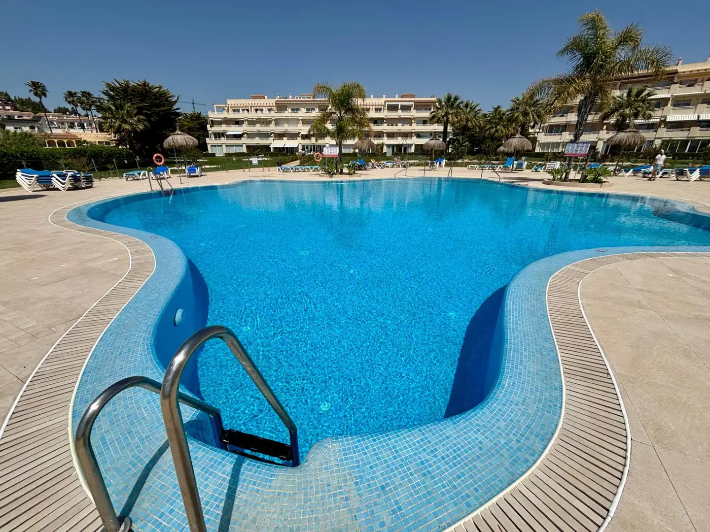 Piscina de Apartament en venda en Mijas amb Aire condicionat, Calefacció i Jardí privat