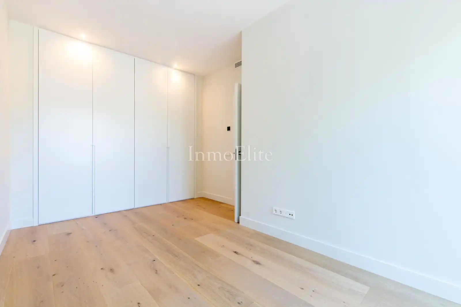 Casa bifamiliare con piscina in vendita a Avenida Europa, imagen 36