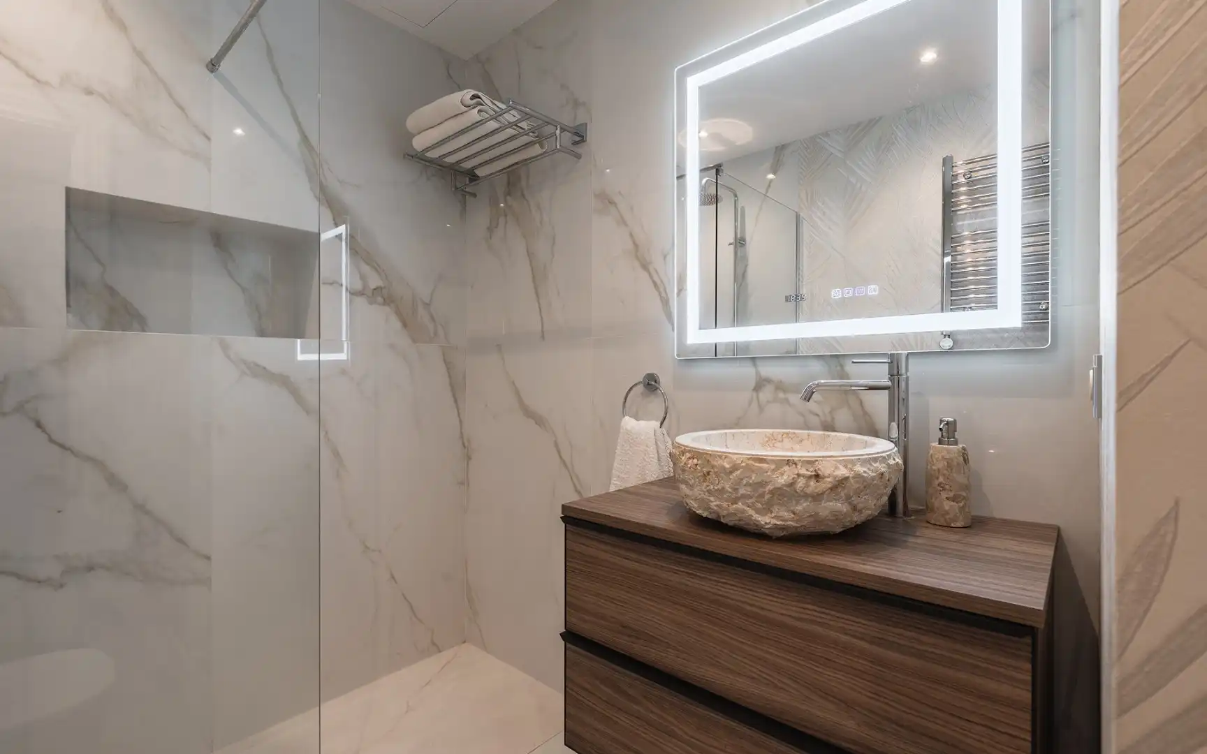 Bathroom of Duplexes for sale in Marbella  with Air Conditioner, Terrace and Swimming Pool