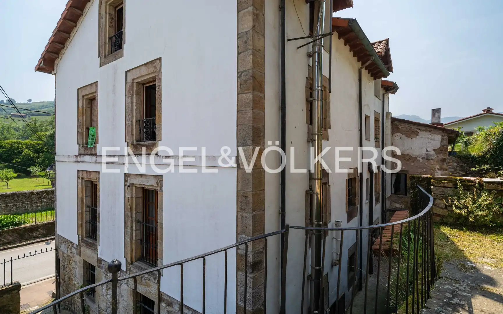 Vista exterior de Casa adosada en venda en Liérganes amb Calefacció i Jardí privat