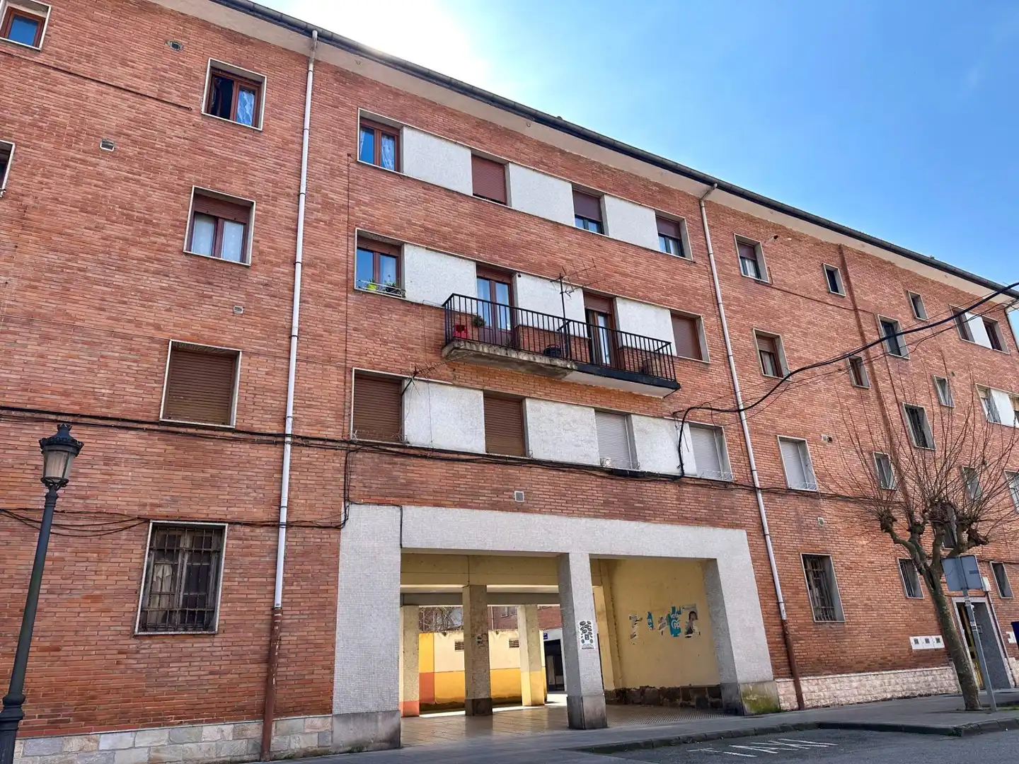 Vista exterior de Piso en venta en San Martín del Rey Aurelio con Calefacción, Trastero y Balcón
