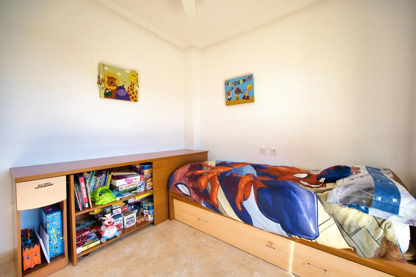 Schlafzimmer von Einfamilien-Reihenhaus zum Verkauf in Mutxamel mit Klimaanlage, Heizung und Privatgarten