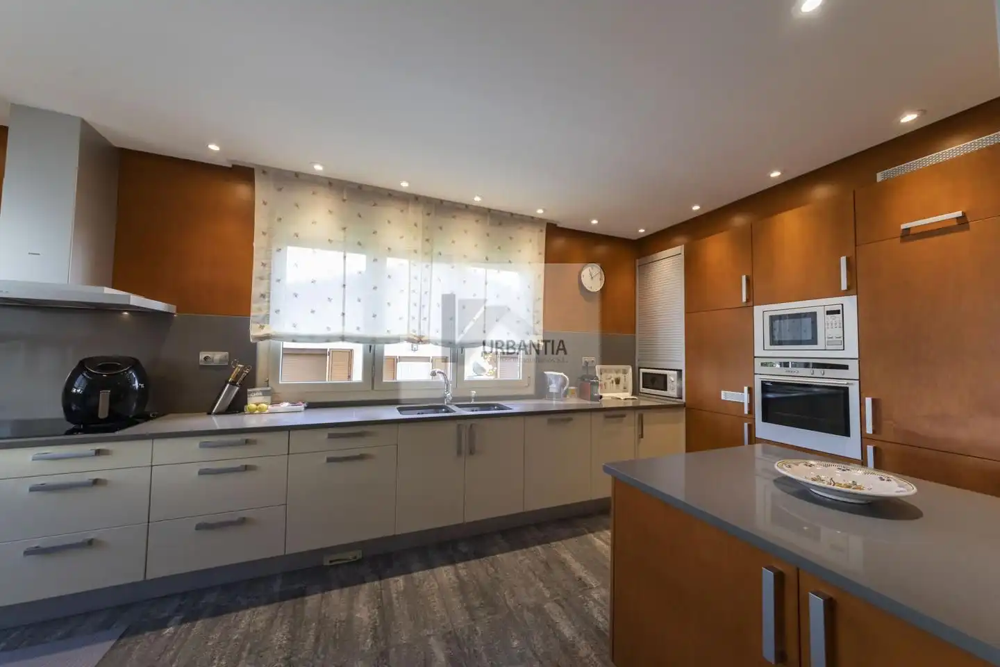 Cocina de Casa o chalet en venta en Cizur con Calefacción, Jardín privado y Parquet