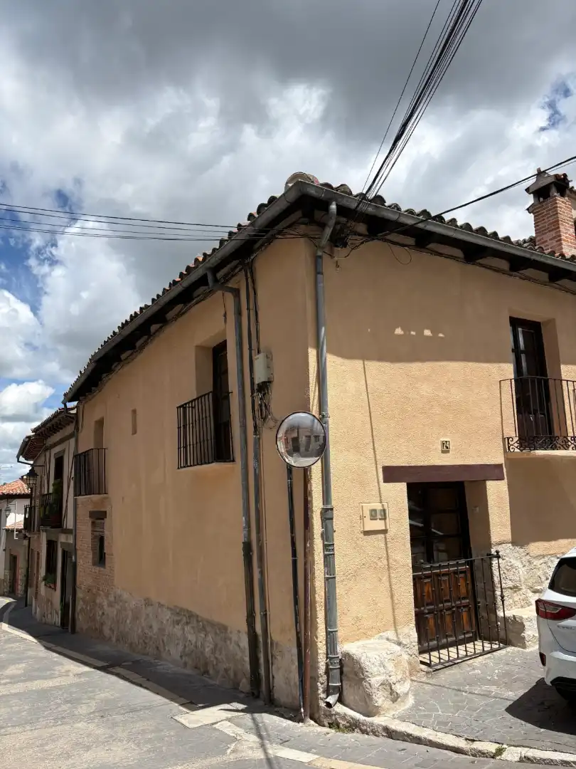 Vista exterior de Casa adosada en venda en Simancas amb Calefacció, Jardí privat i Parquet