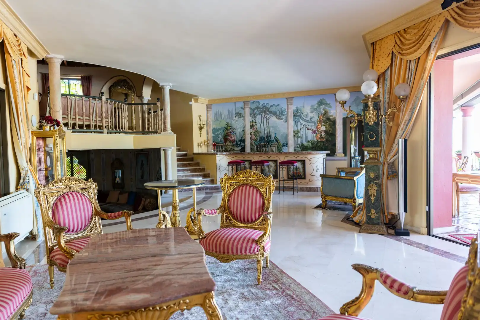 Wohnzimmer von Country house zum Verkauf in Benahavís mit Terrasse und Möbliert