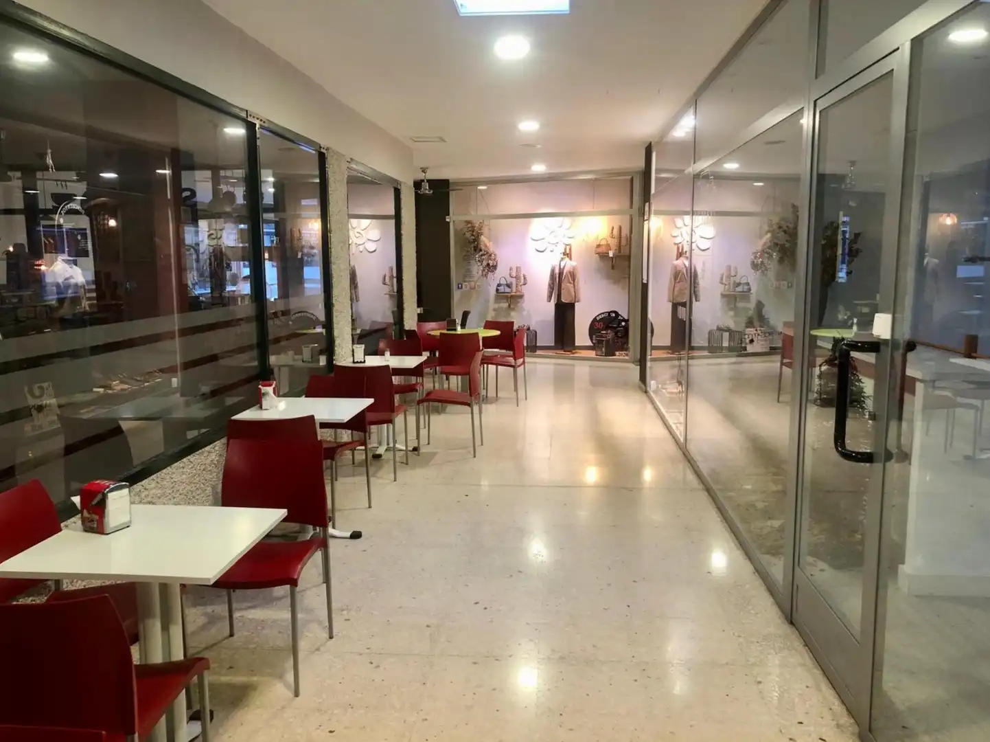 Local comercial en venda a Calle CONSTITUCION, imagen 3