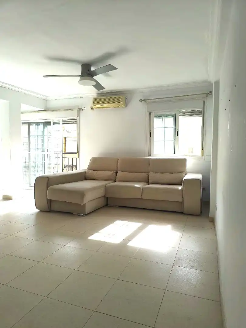 Living room of Flat for sale in Sevilla  with Air Conditioner, Heating and Balcony