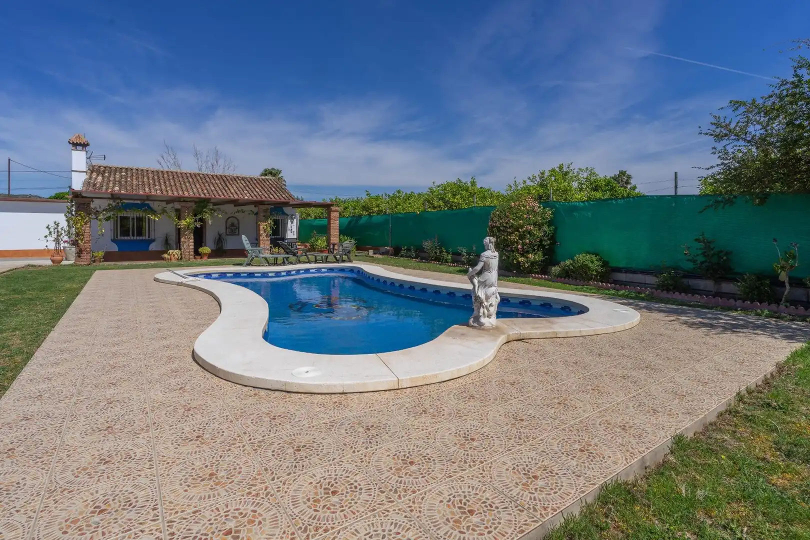 Chalet con piscina en venta en Centro