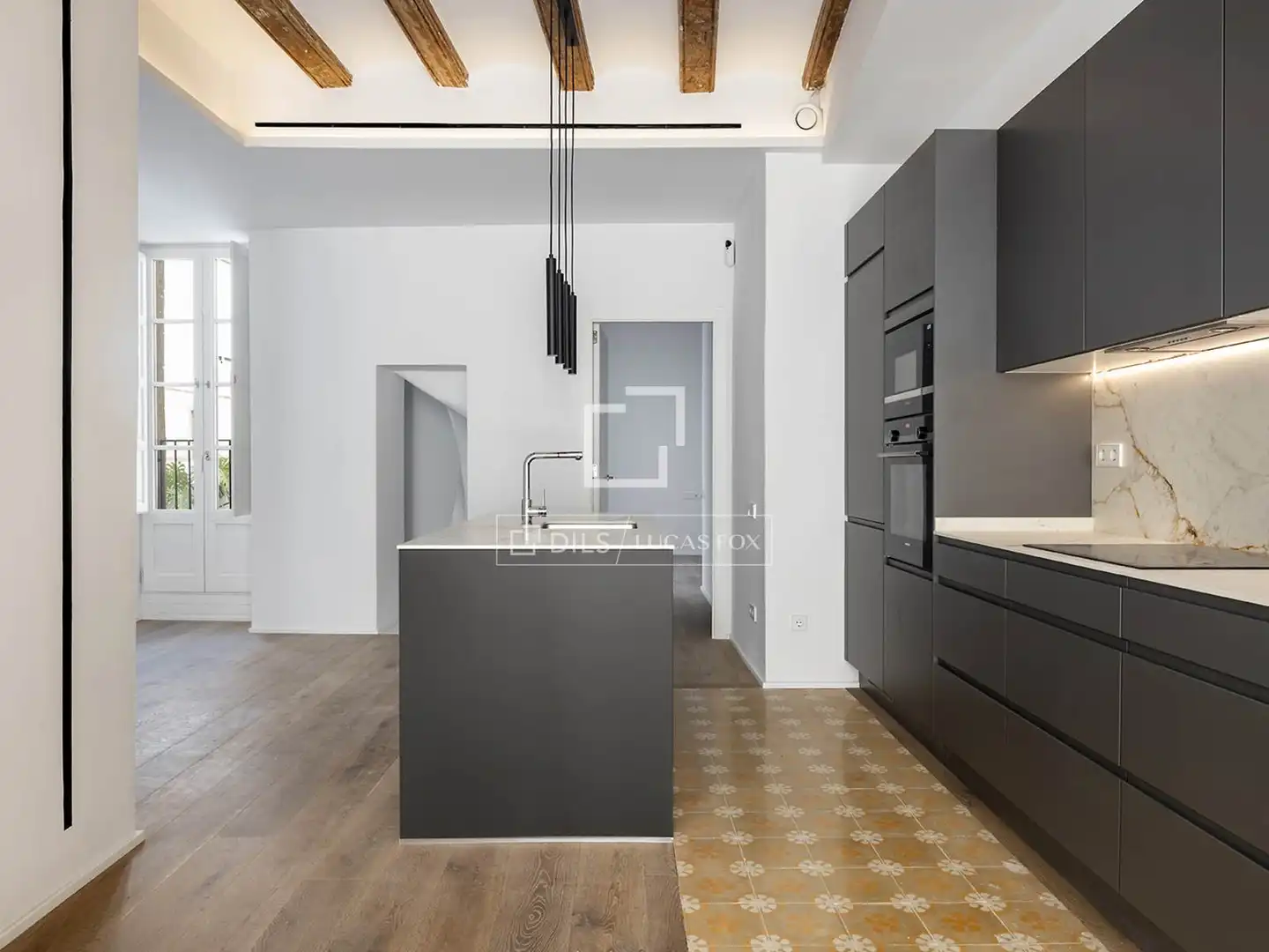 Küche von Wohnung zum Verkauf in Barcelona mit Klimaanlage, Heizung und Parkett