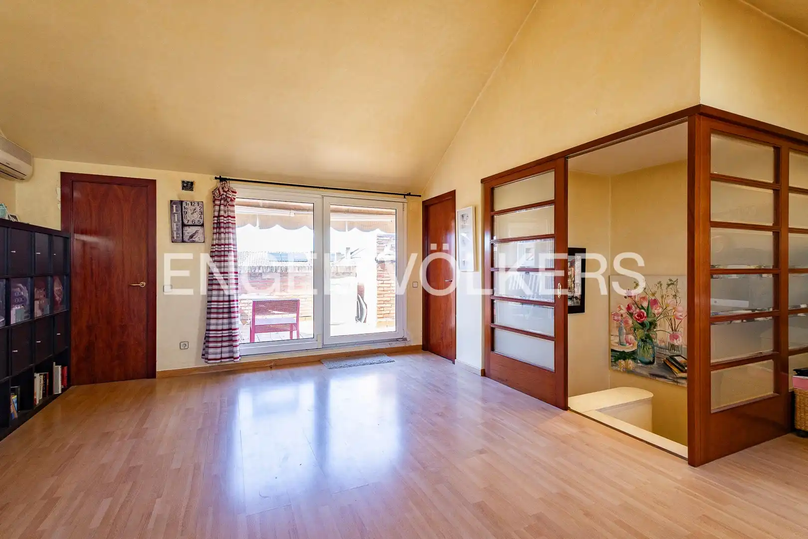 Sala de estar de Casa o chalet en venta en Esplugues de Llobregat con Aire acondicionado, Calefacción y Jardín privado