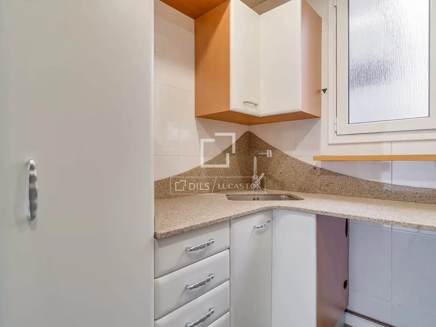 Küche von Wohnung zum Verkauf in Barcelona mit Klimaanlage, Heizung und Balkon