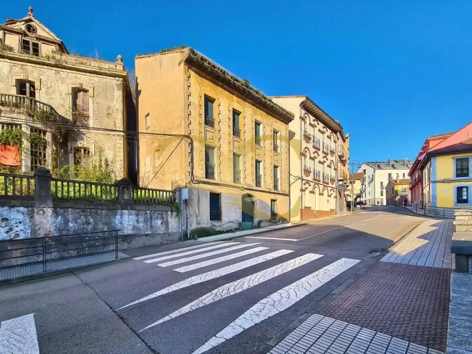 Außenansicht von Gebäude zum Verkauf in Carreño