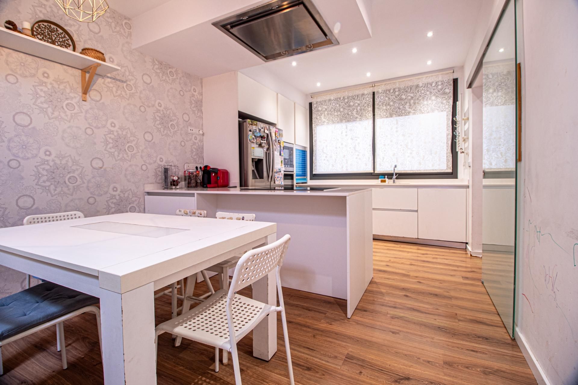 Cocina de Casa o chalet en venta en Cerdanyola del Vallès con Calefacción y Jardín privado