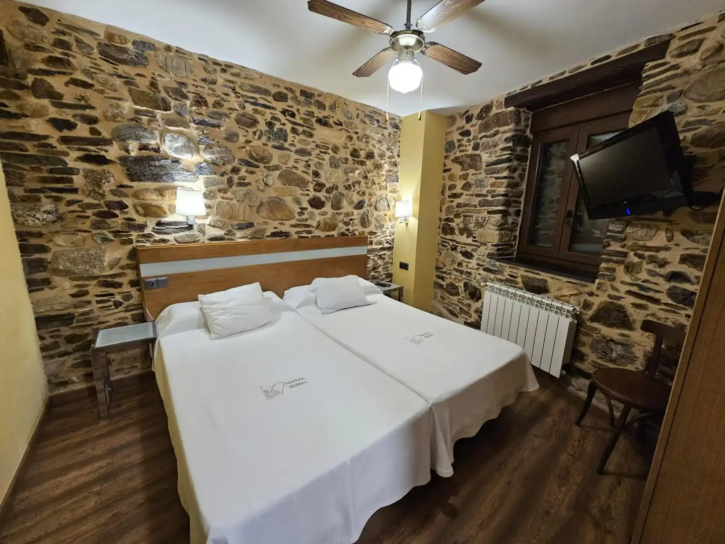 Bedroom of Buildings for sale in Sobrado (León)