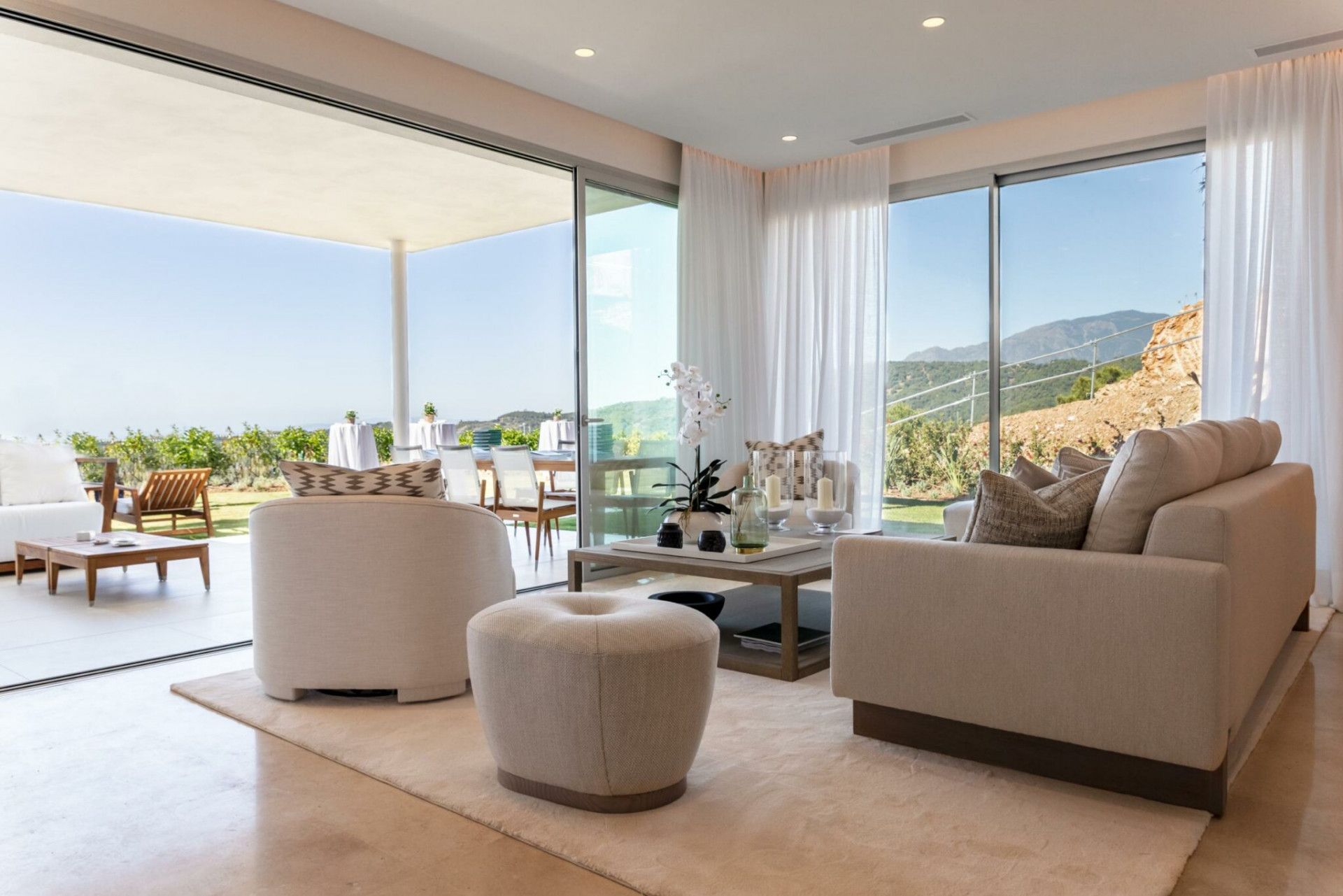 Sala d'estar de Planta baixa en venda en Marbella amb Aire condicionat, Terrassa i Moblat