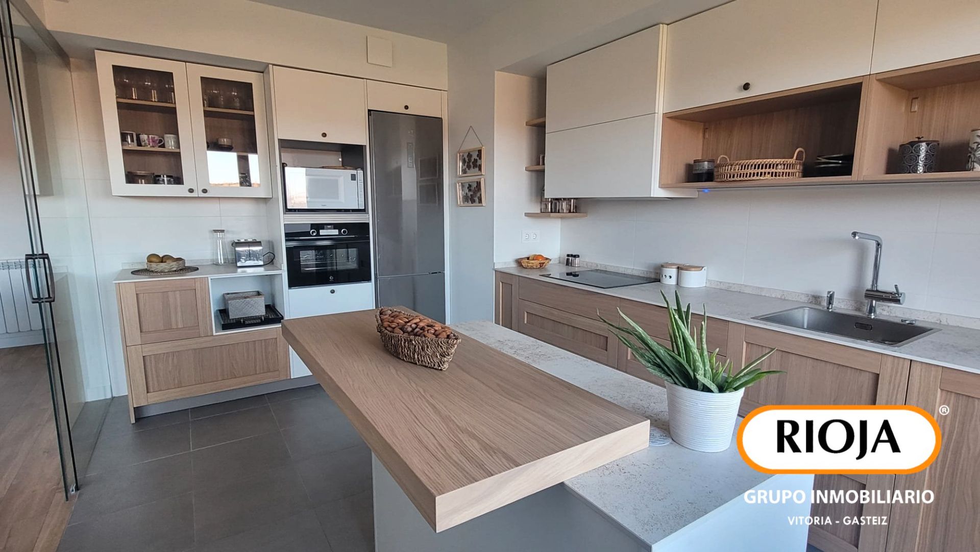 Kitchen of Flat for sale in Vitoria - Gasteiz  with Heating, Terrace and Furnished