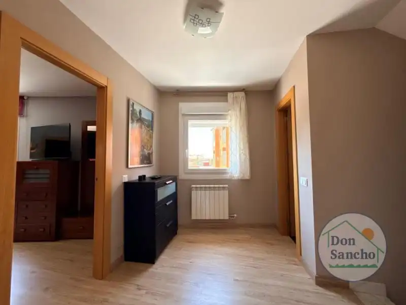 Casa adosada en venta en Santovenia de Pisuerga con Calefacción y Terraza