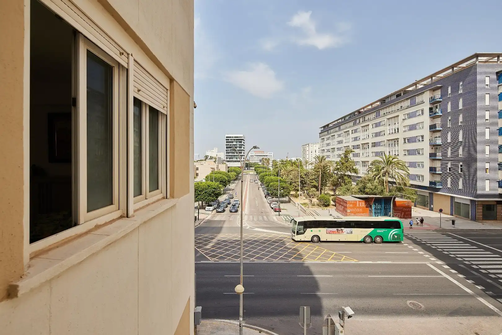 Vista exterior de Piso en venta en Cádiz con Terraza, Balcón y Alarma