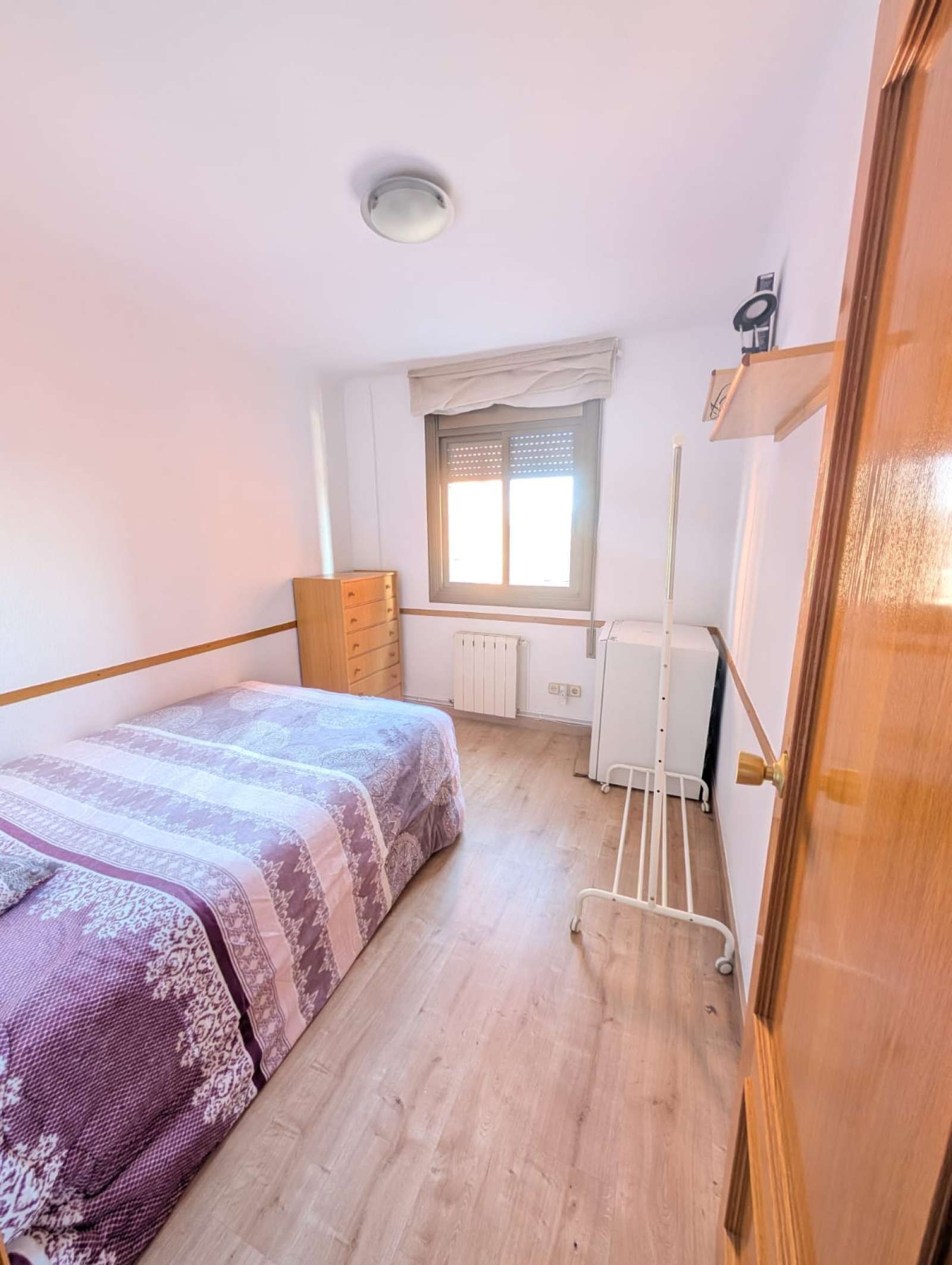 Bedroom of Flat to share in Terrassa  with Air Conditioner and Terrace