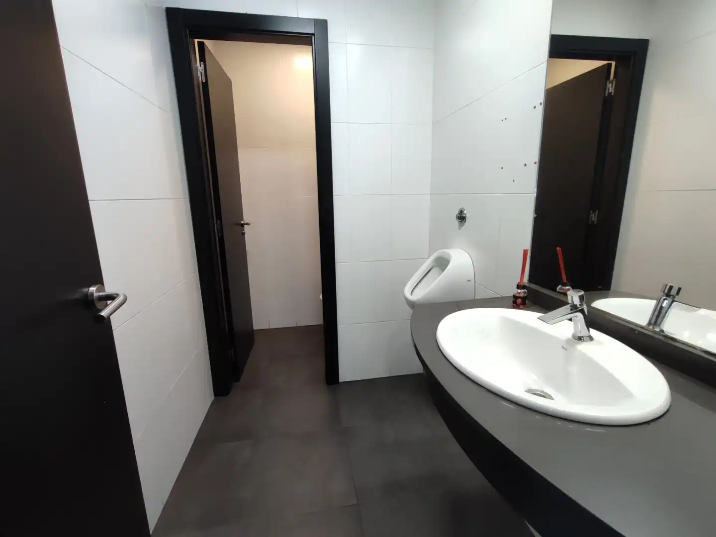 Bathroom of Commercial properties for rent in Vigo 