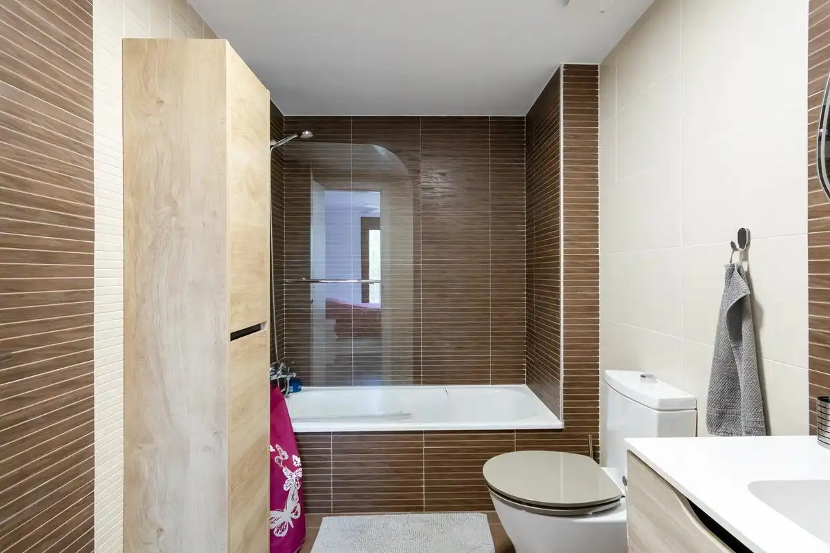 Bathroom of Flat for sale in Salobreña  with Air Conditioner, Heating and Terrace